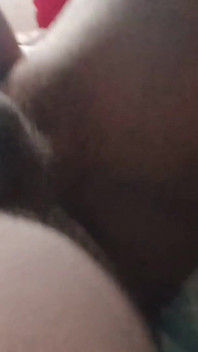 Ik was zo geil dat ik mijn stiefbroer zwarte lul in zijn kamer moest berijden