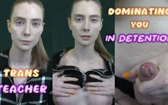 Professora trans faz você chupar ela na detenção joi