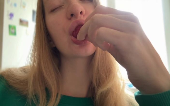 Holy Harlot: Asmr mange de grosses lèvres