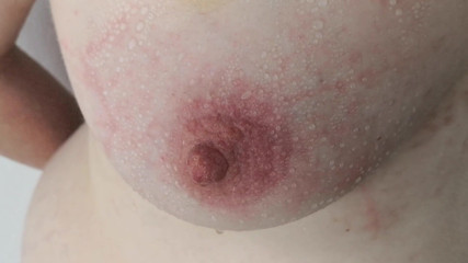 Bouncy Tits Action: Seins avec gouttes d'eau