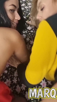 Trisální šukání v motelu. Stříkání do kundičky