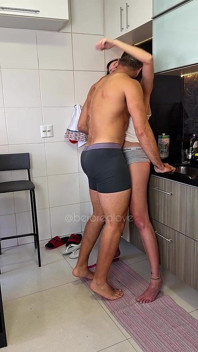 간단한 아침 식사로 시작된 것은 모든 것의 시작을 재현하라는 초대로 바뀌었습니다.