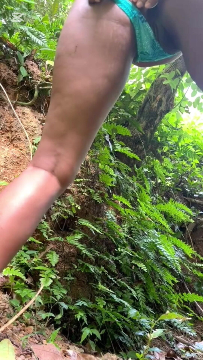 Sweetysingle: Buttplug Garden, srilankische mutter am morgen nackter höschen-bh, selbstgedrehter solo-fick