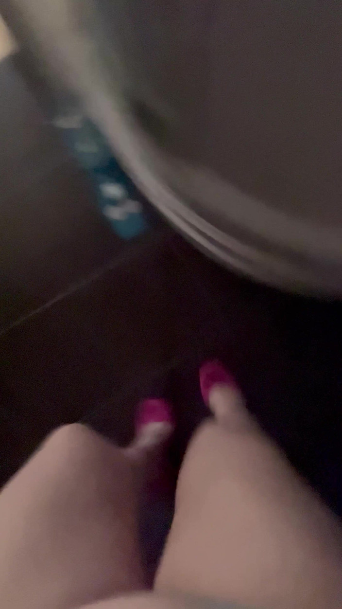 Feet: Le son de la marche en talons hauts