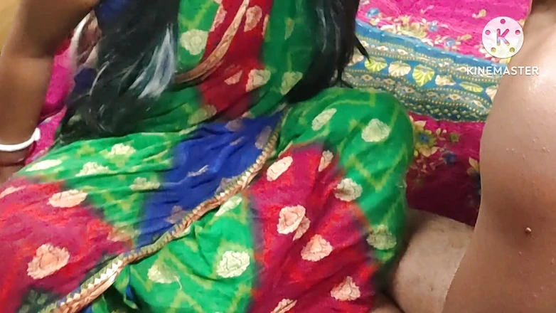 Cute Sunita: Mature Left Naked Desi Style