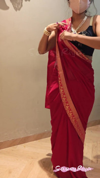 Sassy Riya porte saare