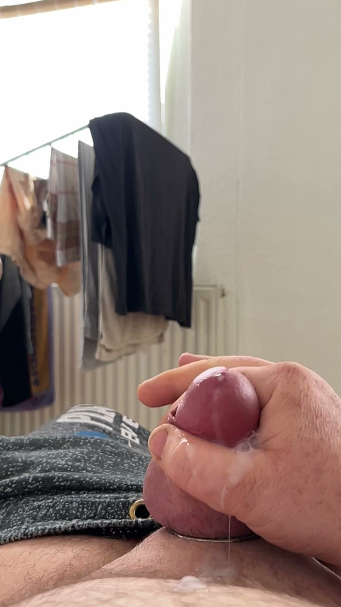 Hornyboi079: Un disparo de eyaculación cachonda. Esa podría ser tu opinión;...