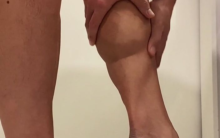 UnderXiaoQiang: Aku lupa pasang lotion, jadi aku harus lakukan ini lagi