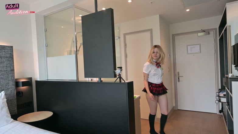 Adult-Auditions: Lacy lux inglese