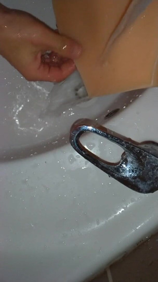 Kadir Reis: Hoe het seksspeeltje schoon te maken