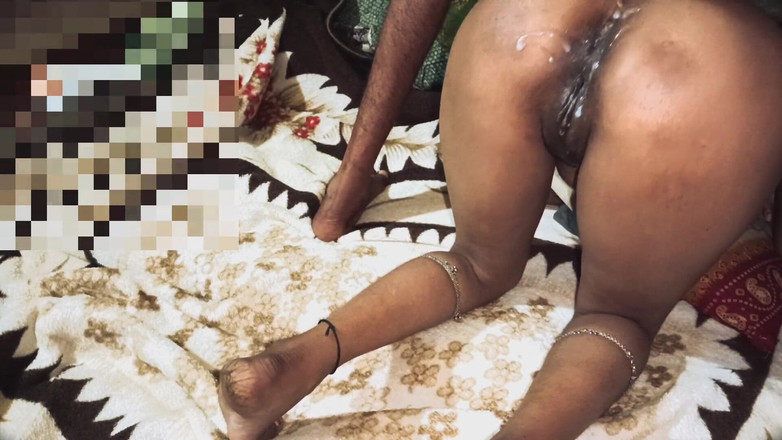 Sexy jaan: जब हम घर पर अकेले थे तो मेरी पत्नी की दोस्त ने मेरा वीर्य निकाल दिया। जल्दी से वीर्य निकालो! इससे पहले कि वह वापस आए!