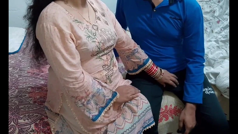 QueenbeautyQB: The Delivery Man Turned Out to Be the Married Bhabhi...