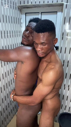 Dverse: Transpirație la baie și sex