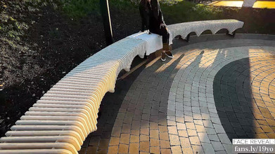 Gigi oficial: Conocí a mi viejo compañero de clase en el parque...