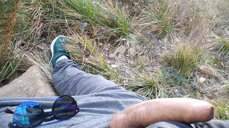 Elvissc: Bold Exhibitionist with Nice Fat Cock Masturbates in the Middle...