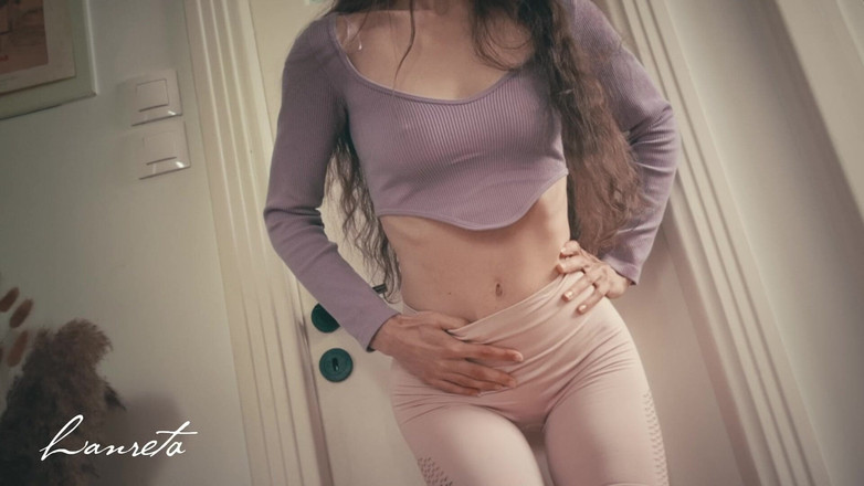 Lanreta: Tai nạn đi tiểu tuyệt vọng với màn khoe máng của...