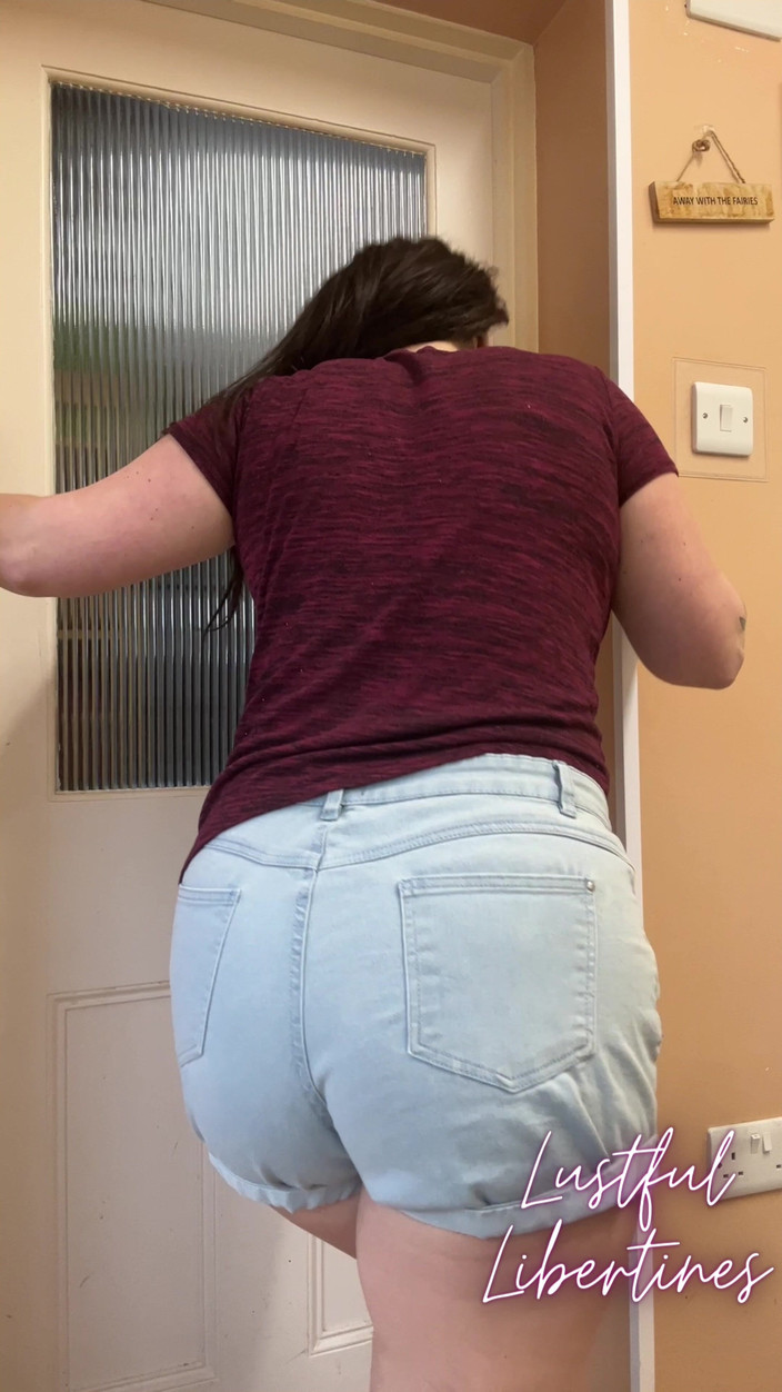 Lustful Libertines: Locked Out a Desperate to Čůrat - Zvlhčování kraťasů