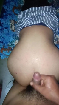 メキシコの牧場の女性が私に彼女のお尻を提供し、私は彼女を精液で満たしそうになりました!
