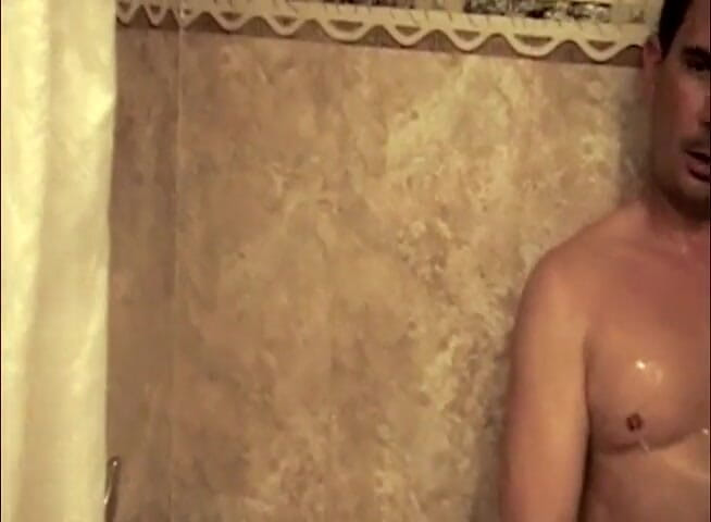VOP Boys: Tio blanco sacudiendo su polla en el baño