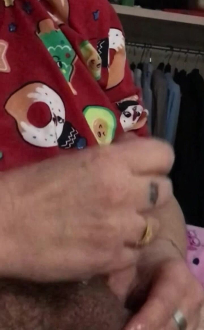 Lucky70: Ngocok kontol sambil santai