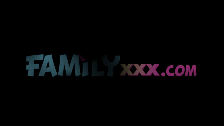 FamilyXXX: Jamie a nevlastní syn je její typ