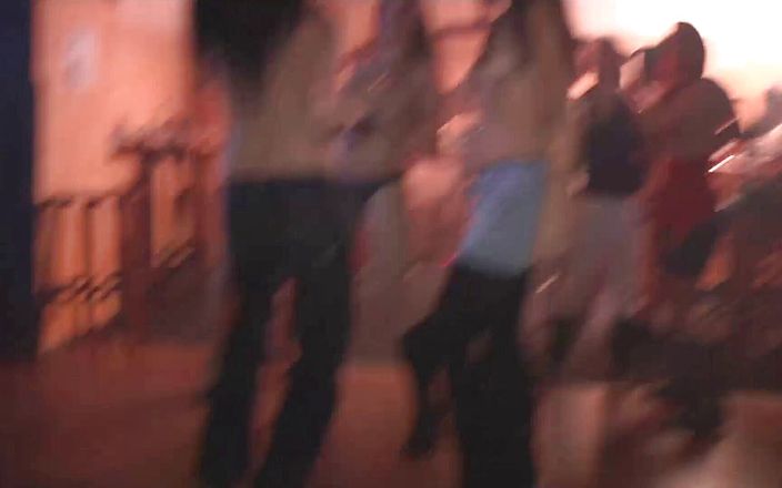 German Amateur: Cewek-cewek sange lagi asik bersenang-senang di pesta seks