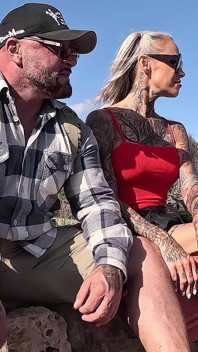 Nymphomaniac Cergas Jerman Sophie Logan dengan Banyak Tatu Diambil Untuk Kongkek
