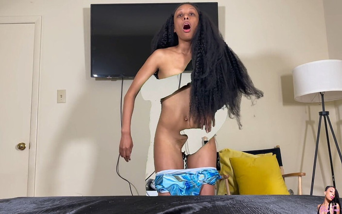 Pink Foxx: Ébano milf preñada por un ser fantasmal