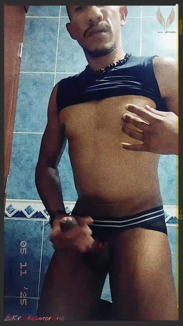 Kratosmoreno: Niềm vui tự sướng của Khratos