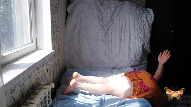 Kitty_Cross: हॉट सुनहरे बालों वाली खूबसूरत विशालकाय चोदने लायक मम्मी युवा कॉलेज बॉय बीस साल के बीच में हॉट आंटी महिला की तरह दिखती है चिकनी