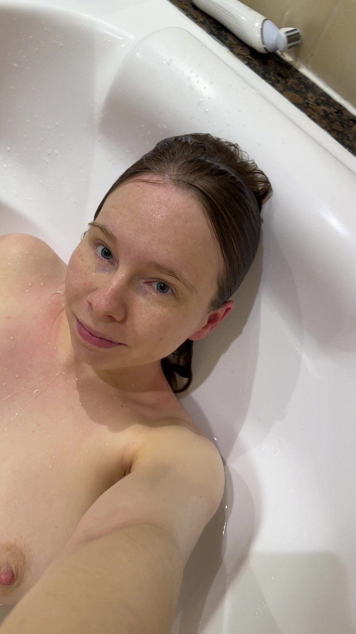 SweetLucy96: 把我的小穴剃得光滑无比