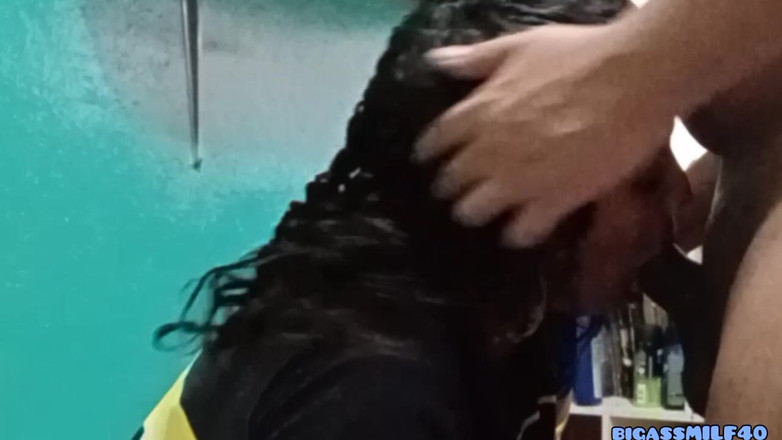 BigassMILF40: Porra, o enteado do meu marido me fode tão bem,...