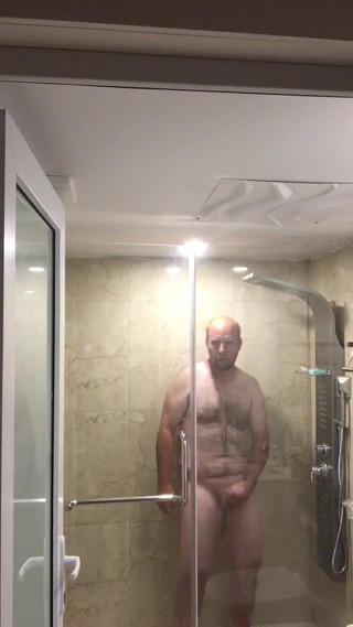 Bigwhitecock: शॉवर में मस्ती