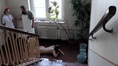 Inquisition and prison world: Testy wytrzymałości – leniwa sprzątaczka Andrea musi przejść ciężką pracę na...