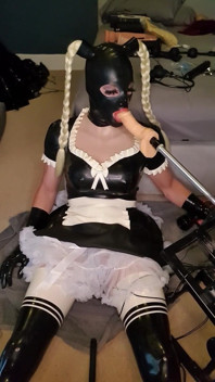 Latex Maid - Cleaning up