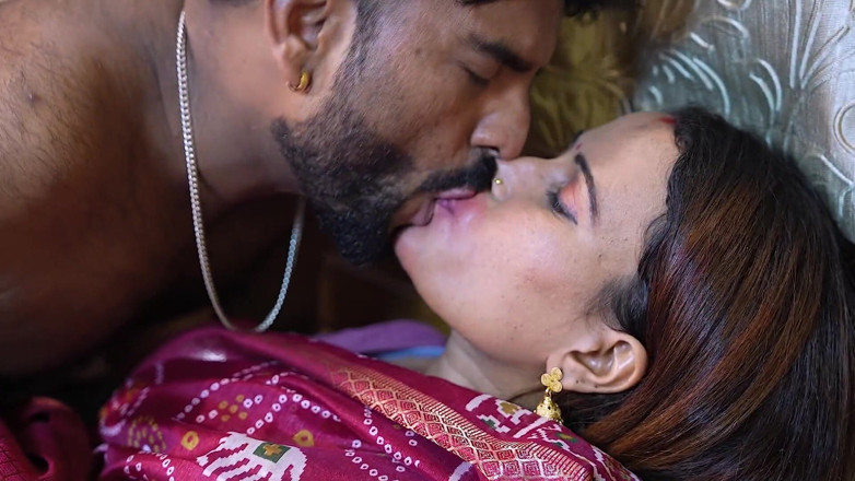SEXPOSITION69: Desi bhabhi alte enge muschi, hardcore-sex im schlafzimmer. Hindi-Audio