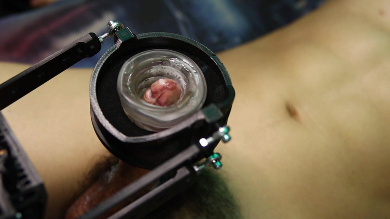 SEXY_GUYBEST: बड़े लंड और रसदार वीर्य शॉट के लिए बहुत सख्त बंधन वर्चस्व दब्बू माचो रोबोट हैण्डजॉब