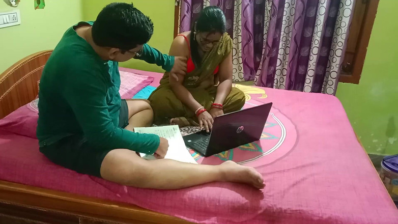 Popmini: Sexy it inženýrka Soni ošukaná a vystříkaná do kundičky v...