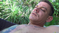 Daddy Sex Files: Adoración de pene del lado de la piscina