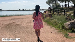 Panfil corina: Kijk wat er onder mijn rok vandaan komt