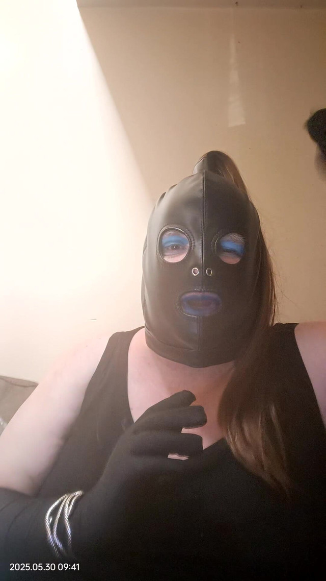 TV Talking Dirty About Men Wanking Over Her (Stephanie Nicole TV's house of fun)