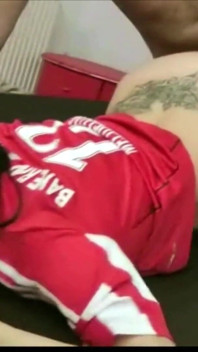 Una ragazza tatuata dalla Francia viene trapanata nel suo buco stretto della figa