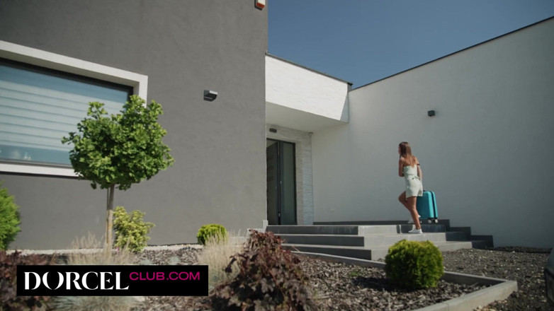 Dorcel Club: 100% анал на роботі з грудастою колегою