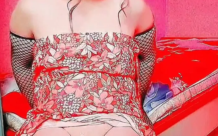 Kitty_Cross: Oiling My Body Sexy Blonde Shiny Skin Ladyboy Model Sissy...