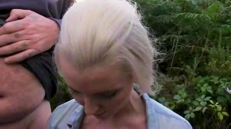 Creampie Clinic: Британская телочка-блондинка занимается публичным сексом, отсасывает