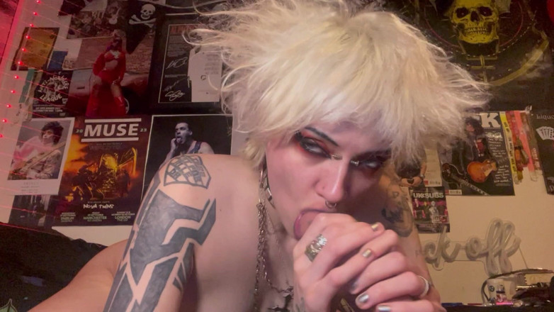Glitterqueen1999: Styvsyster deepthroats stepbros kuk
