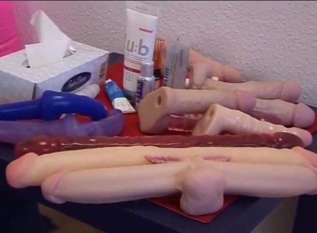 Lesbo Tube: Мастурбация киски игрушками, лесбиянки достигают оргазмов в тройничке