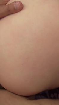 Lilith Lust pokazuje swoje kręcone ciało i dostaje swoją cipkę rucha się z ogromnym kutasem i połyka spermę