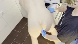Kölem üzerinde anal oyuncak testi