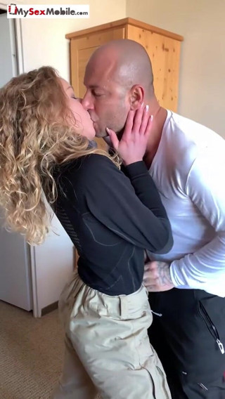 MySexMobile: Francouzská blondýnka Angel Emily sextape ze zimní dovolené